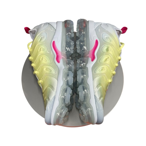 Women’s Nike Air Vapormax plus. Blue tint/fireberry. Size 11.5W. - Picture 10 of 12